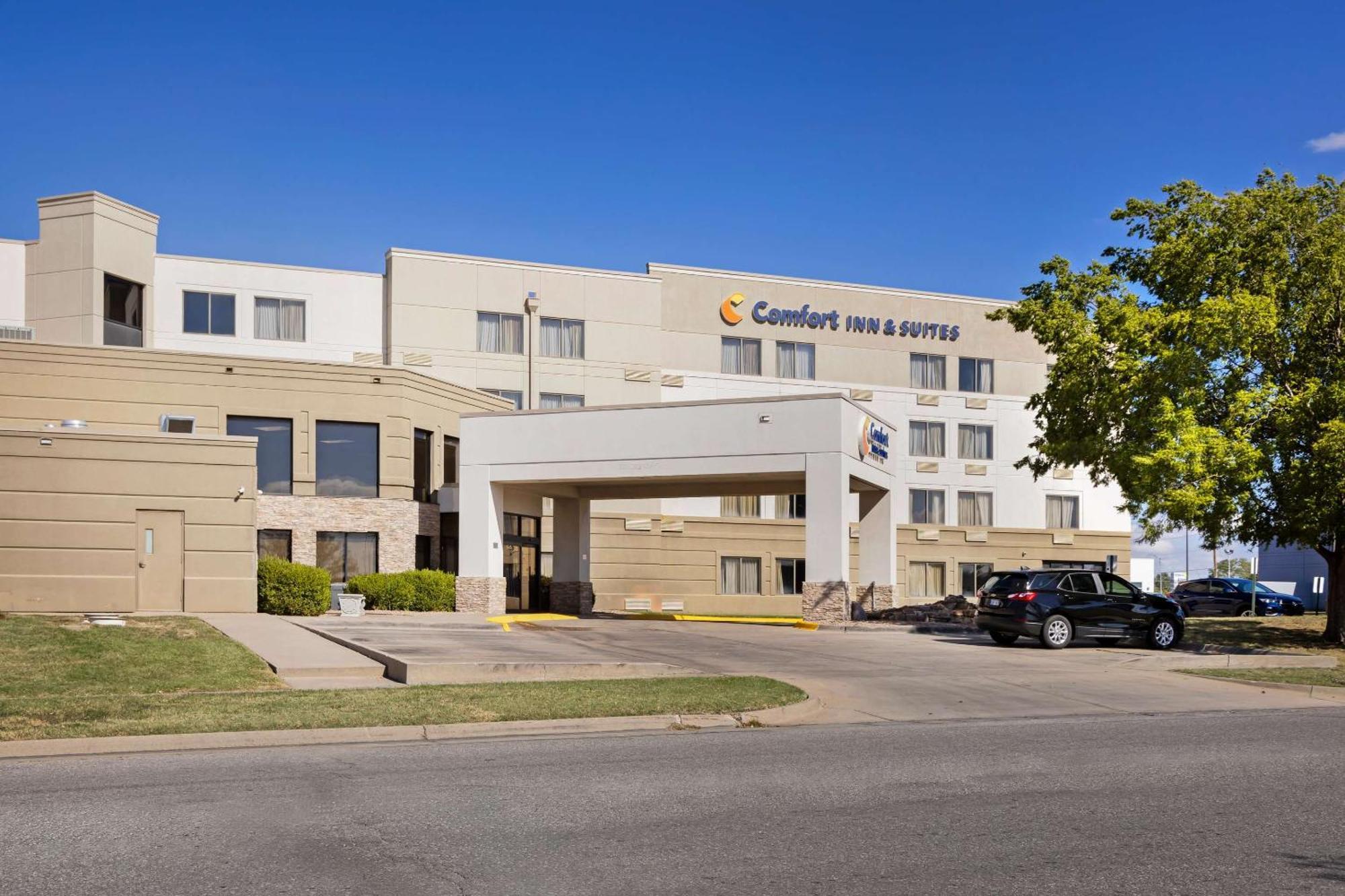 Comfort Inn & Suites Wichita Exterior foto